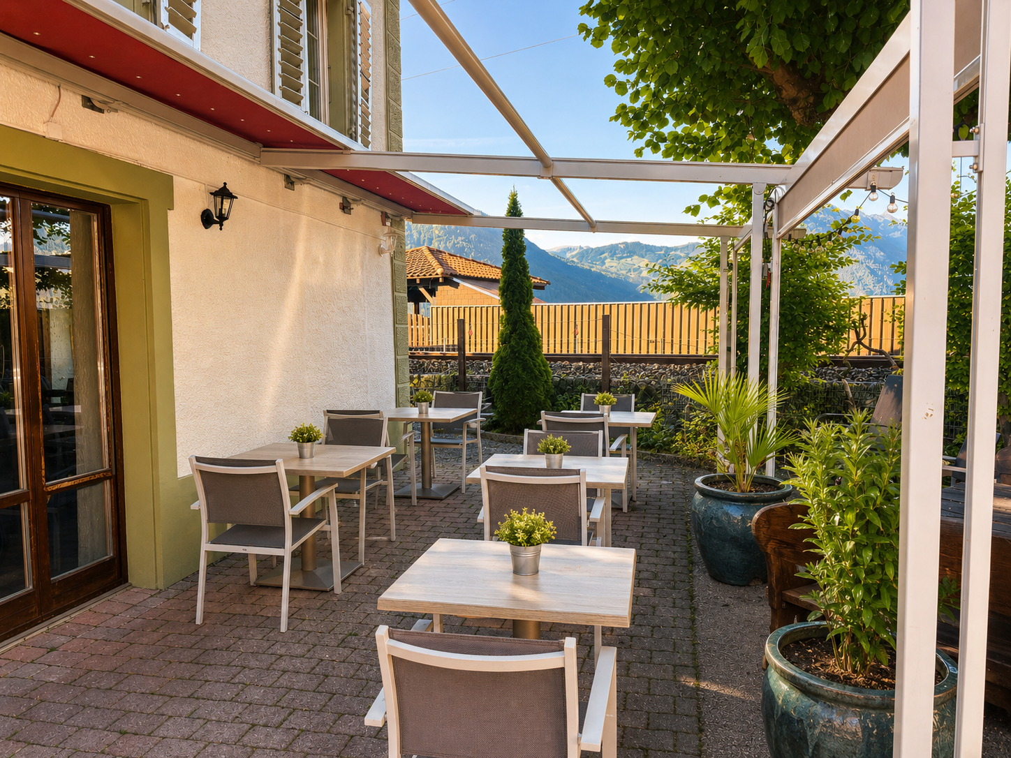 Blick vom Café auf den Thunersee